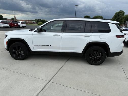 Bright White Clearcoat 2023 Jeep Grand Cherokee L Altitude