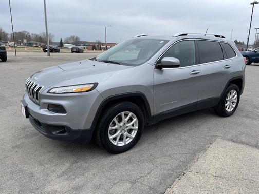 Photo 4 of 26 of 2016 Jeep Cherokee Latitude