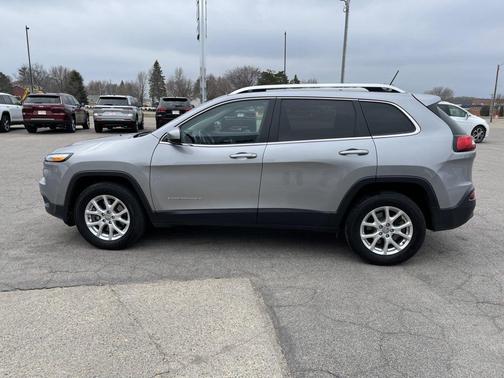 Photo 5 of 26 of 2016 Jeep Cherokee Latitude