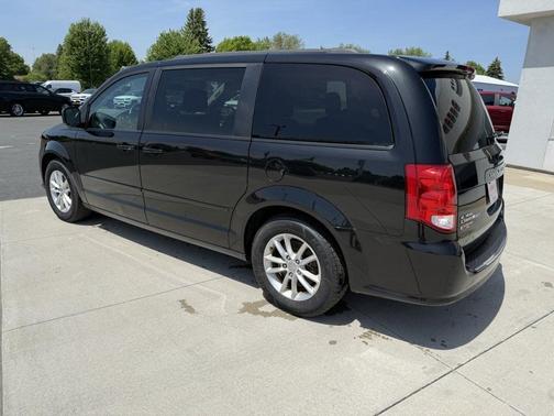 Brilliant Black Crystal Pearlcoat 2016 Dodge Grand Caravan SXT