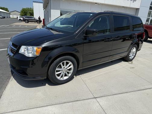 Brilliant Black Crystal Pearlcoat 2016 Dodge Grand Caravan SXT