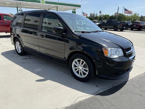 Brilliant Black Crystal Pearlcoat 2016 Dodge Grand Caravan SXT