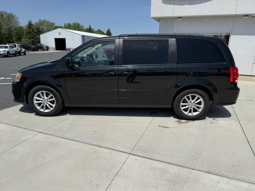 Brilliant Black Crystal Pearlcoat 2016 Dodge Grand Caravan SXT
