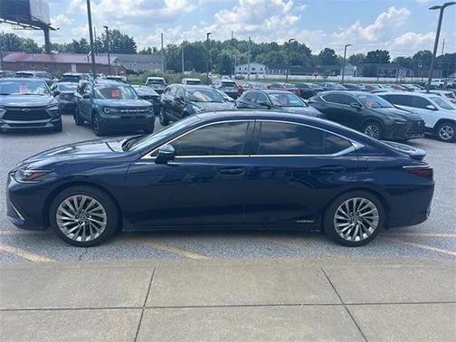 2022 Lexus ES 300h Ultra Luxury