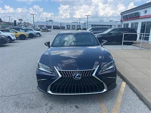 2022 Lexus ES 300h Ultra Luxury