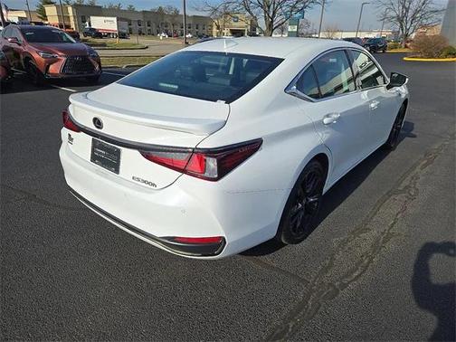 2025 Lexus ES 300h Base