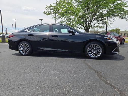 Obsidian 2025 Lexus ES 300h Luxury