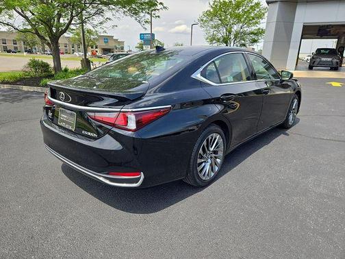 Obsidian 2025 Lexus ES 300h Luxury