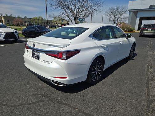 2023 Lexus ES 350 Base