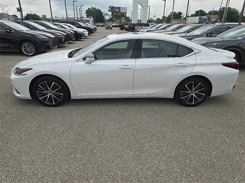 2024 Lexus ES 300h Base