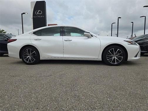 2024 Lexus ES 300h Base