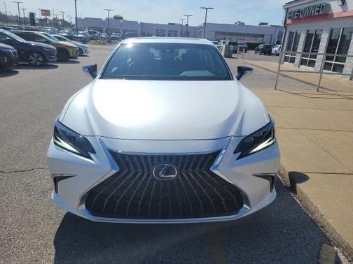 2023 Lexus ES 300h Luxury