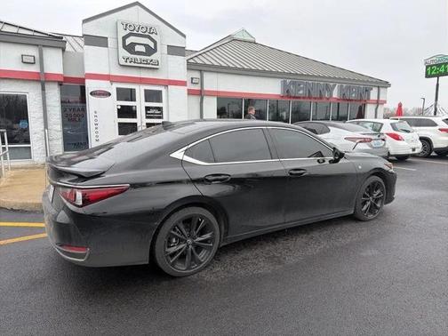 2025 Lexus ES 300h Base