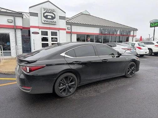 2025 Lexus ES 300h Base