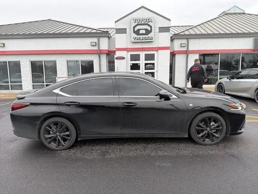 2025 Lexus ES 300h Base