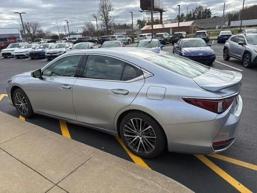 2023 Lexus ES 300h Base