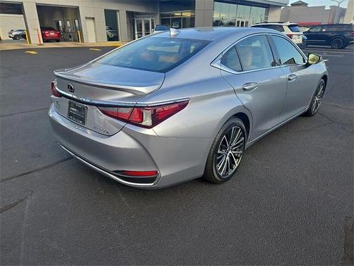 2023 Lexus ES 300h Base