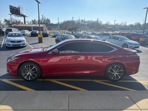 2025 Lexus ES 300h Base