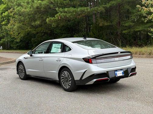 Aero Silver 2025 Hyundai SONATA Hybrid SE