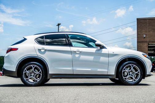 Alfa White 2023 Alfa Romeo Stelvio Ti