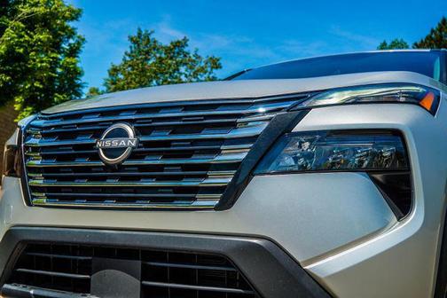 Brilliant Silver Metallic 2024 Nissan Rogue S
