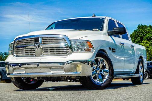 Bright White Clearcoat 2018 RAM 1500 Big Horn