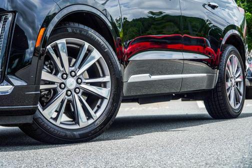 Stellar Black Metallic 2024 Cadillac XT6 Premium Luxury FWD