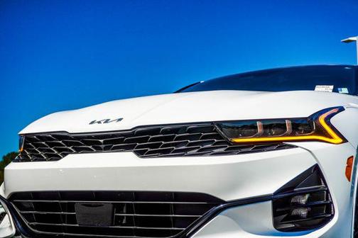 Glacial White Pearl 2024 Kia K5 GT-Line
