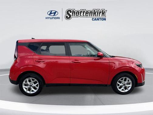 Inferno Red 2023 Kia Soul LX
