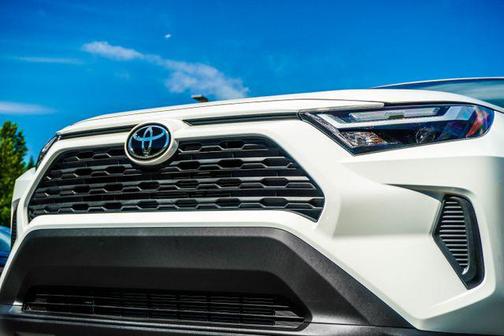 Lunar Rock/Ice Edge 2023 Toyota RAV4 LE