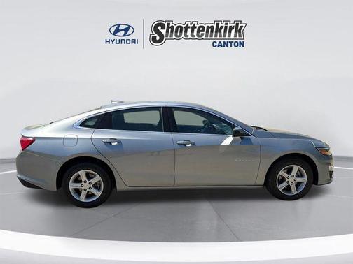 Sterling Gray Metallic 2024 Chevrolet Malibu FWD 1LT