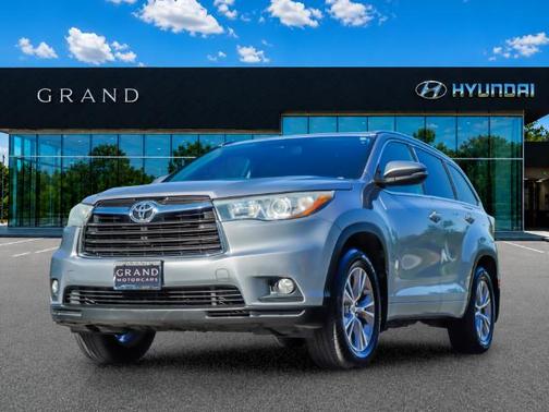 Silver Sky Metallic 2015 Toyota Highlander XLE