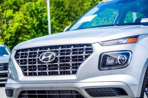 Shimmering Silver 2026 Hyundai VENUE SEL
