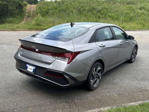 Fluid Metal 2025 Hyundai ELANTRA HEV SEL Sport