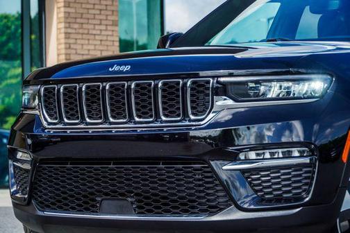 Diamond Black Crystal Pearlcoat 2024 Jeep Grand Cherokee 4xe Base