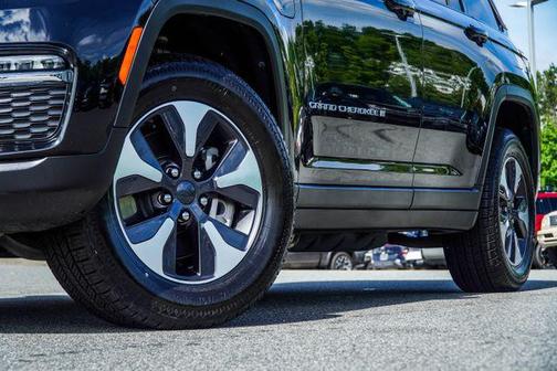 Diamond Black Crystal Pearlcoat 2024 Jeep Grand Cherokee 4xe Base