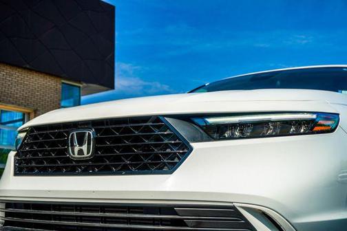 Platinum White Pearl 2023 Honda Accord EX
