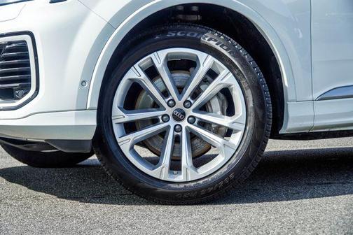 White 2025 Audi Q7 55 Premium Plus