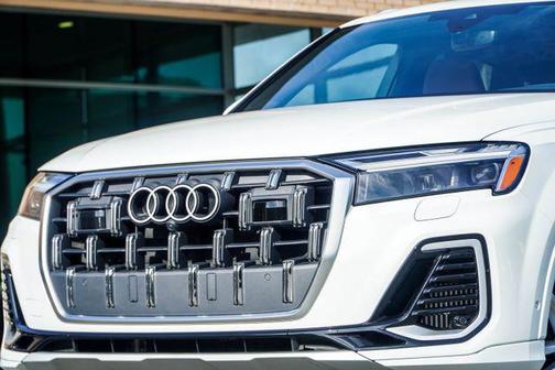 White 2025 Audi Q7 55 Premium Plus