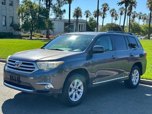 2011 Toyota Highlander SE
