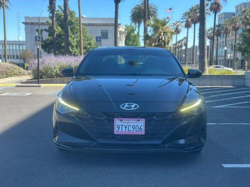Phantom Black 2021 Hyundai ELANTRA SEL