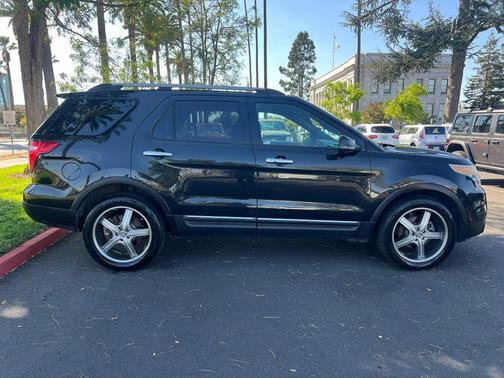Tuxedo Black Metallic 2013 Ford Explorer XLT