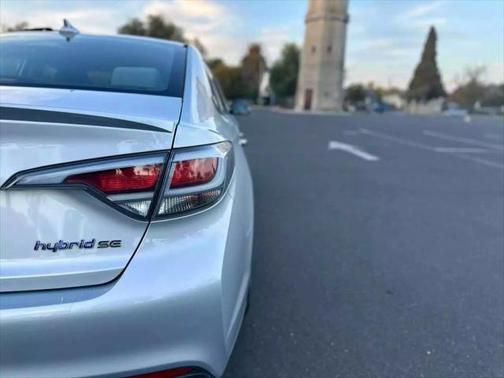 2016 Hyundai SONATA Hybrid SE