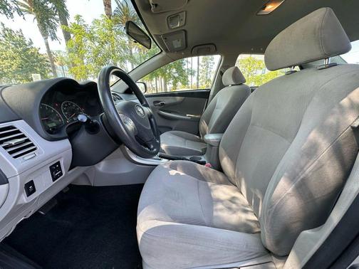 Classic Silver Metallic 2012 Toyota Corolla LE