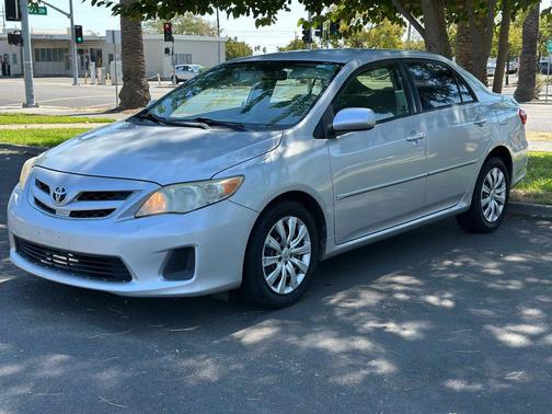 Classic Silver Metallic 2012 Toyota Corolla LE