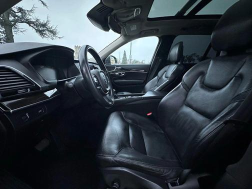 2018 Volvo XC90 T6 Momentum