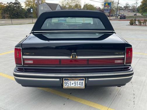 1994 Lincoln Town Car Signature