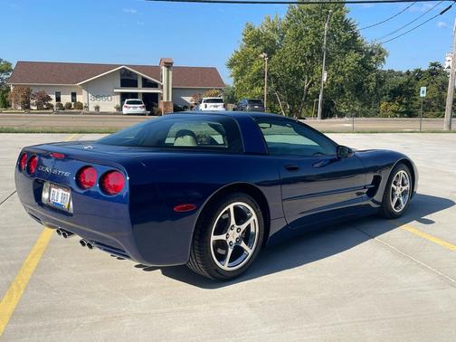 2004 Chevrolet Corvette Base