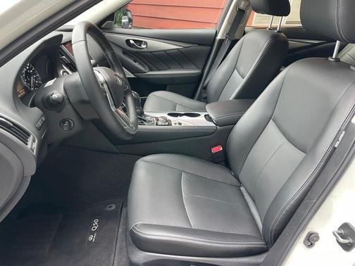 Majestic White 2022 INFINITI Q50 LUXE