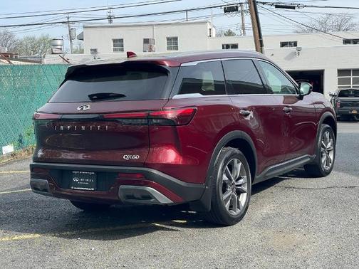2022 INFINITI QX60 LUXE
